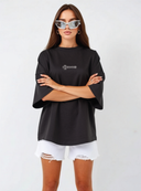 unisex juodi medvilniniai marskineliai su issiuvinetu tekstu