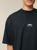 vyriski marskineliai su issiuvinetu sportiniu automobiliu